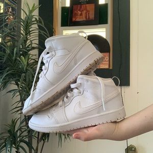 Air Jordan 1 All White Mid Shoes